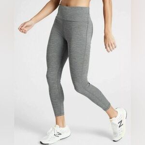 Athleta Ultimate Capri Stash Pocket 7/8 Tight Grey Heather Capri‎ Leggings ST
